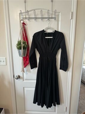 Zara Women’s Black V-Neck Long Sleeve Midi Dress